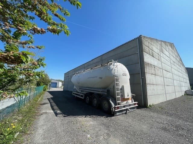 Entrepôt 400 m² à louer dans le zoning de Waremme