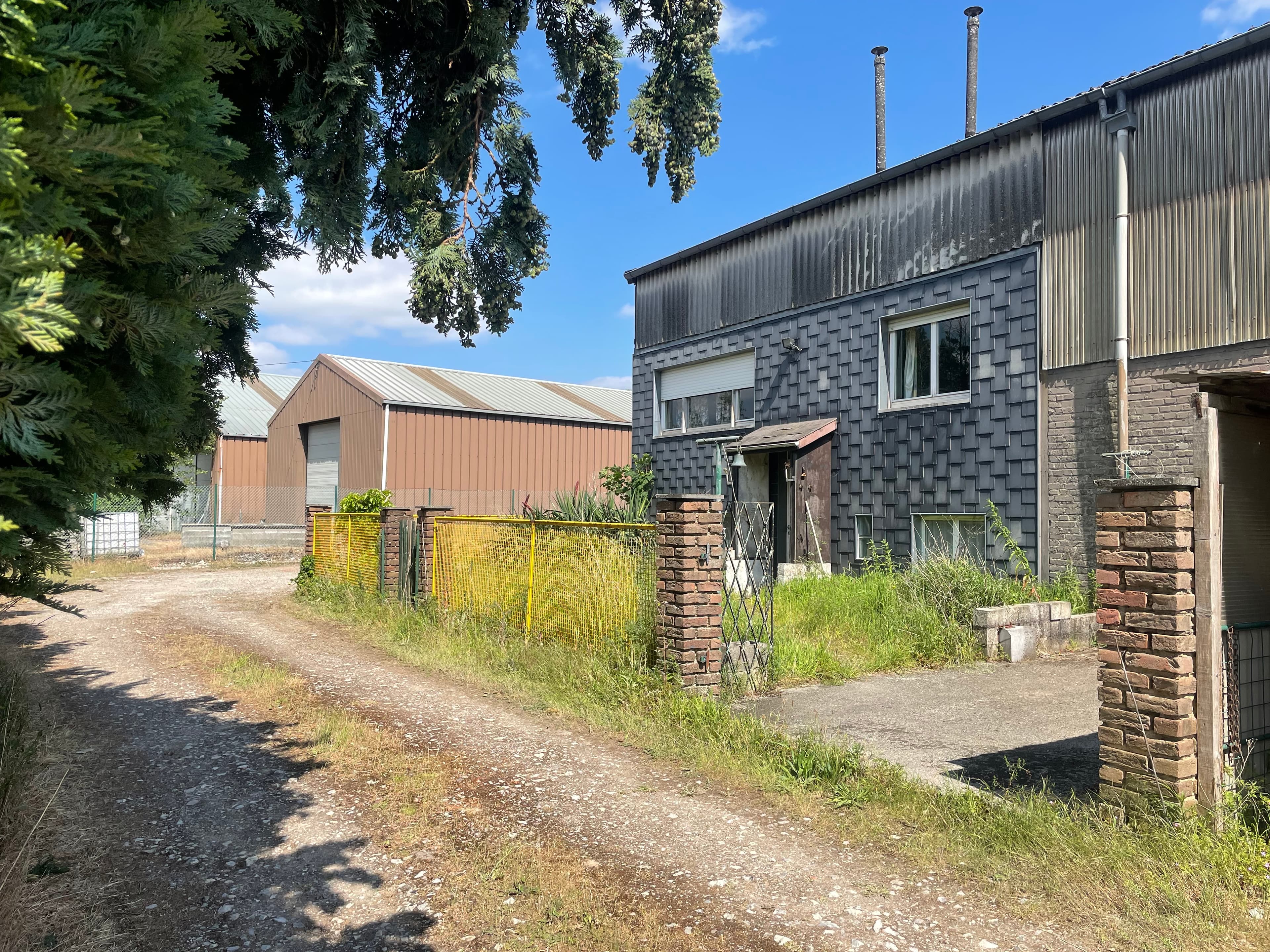 Grand entrepôt 500 m² à Trognée (proche Hannut)