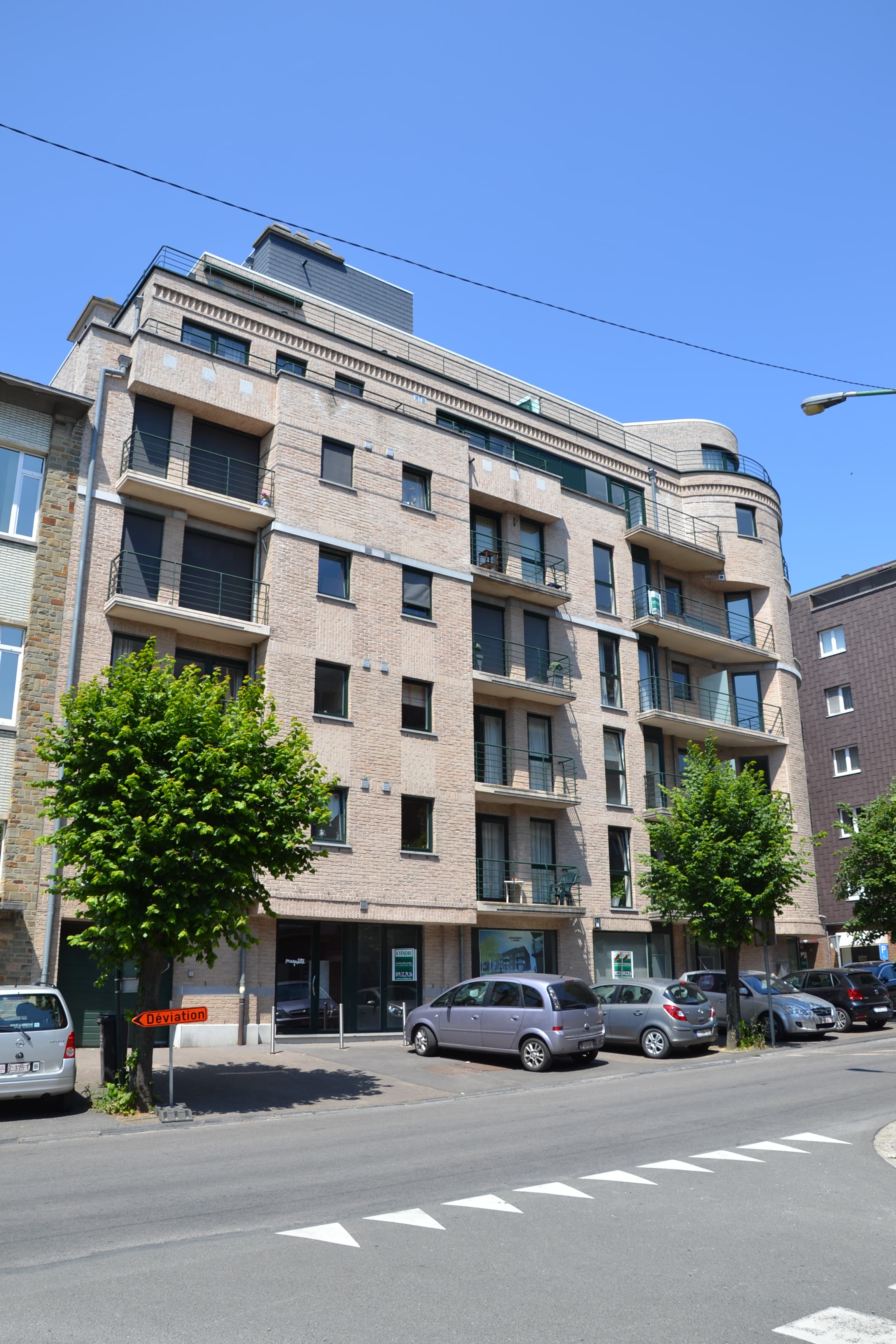 Rez commercial 170 m² en plein centre de Waremme